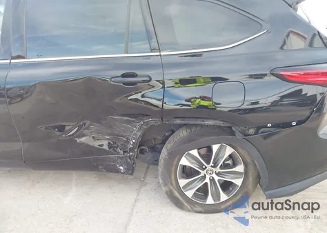 2021 Toyota Highlander Xle z USA, uszkodzony, nr VIN 5TDGZRAH8MS035207